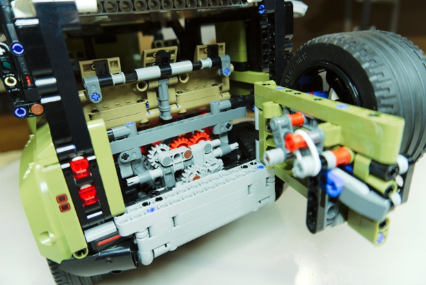lego land rover rear