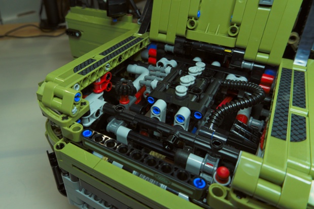 lego land rover engine bay